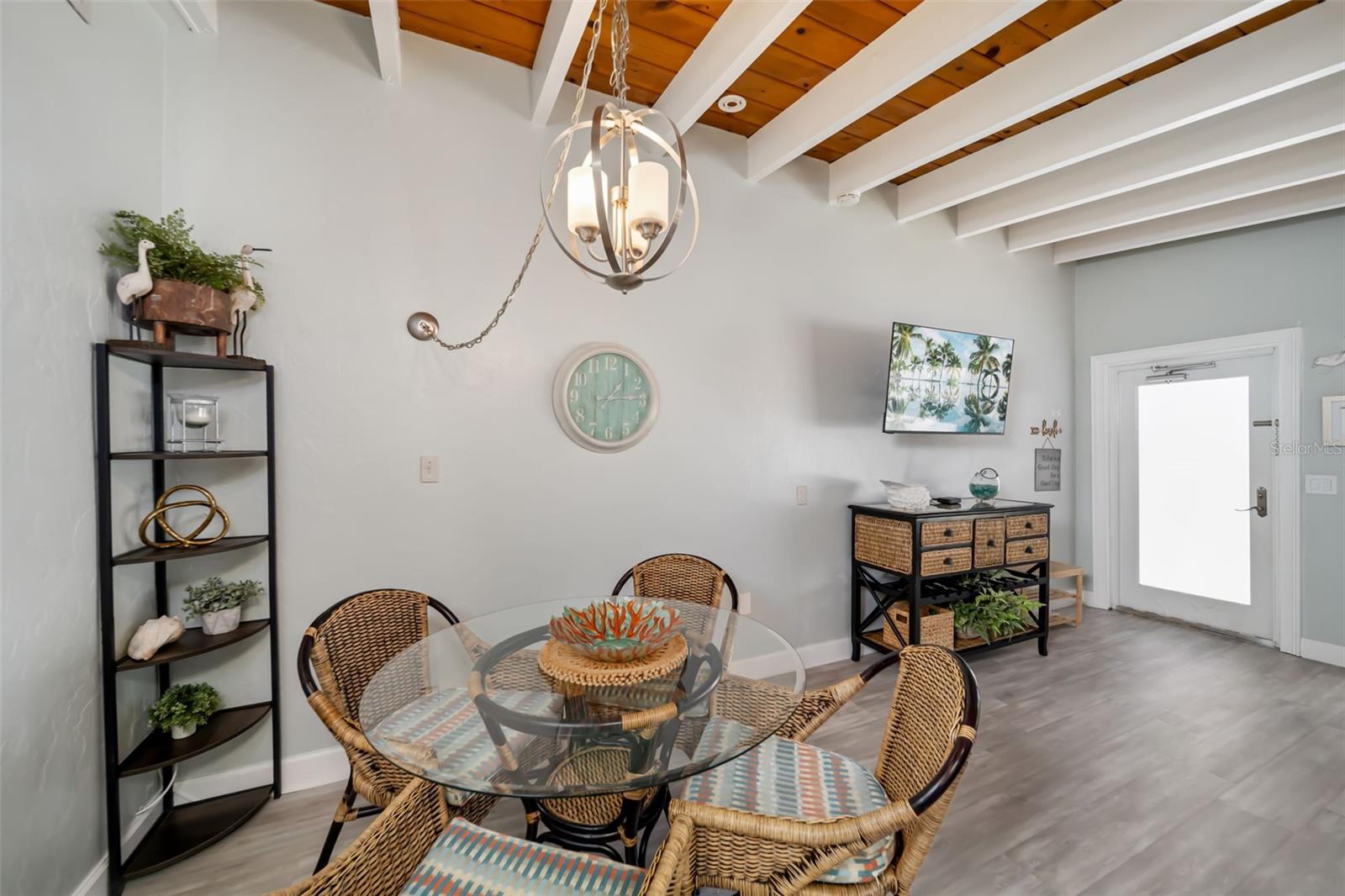 Image 26 of 54 For 6334 Midnight Pass Road 41