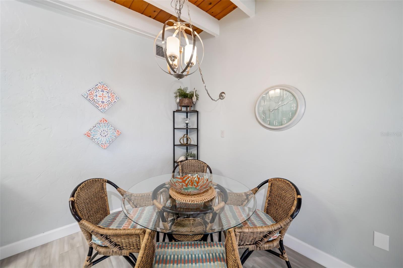 Image 27 of 54 For 6334 Midnight Pass Road 41