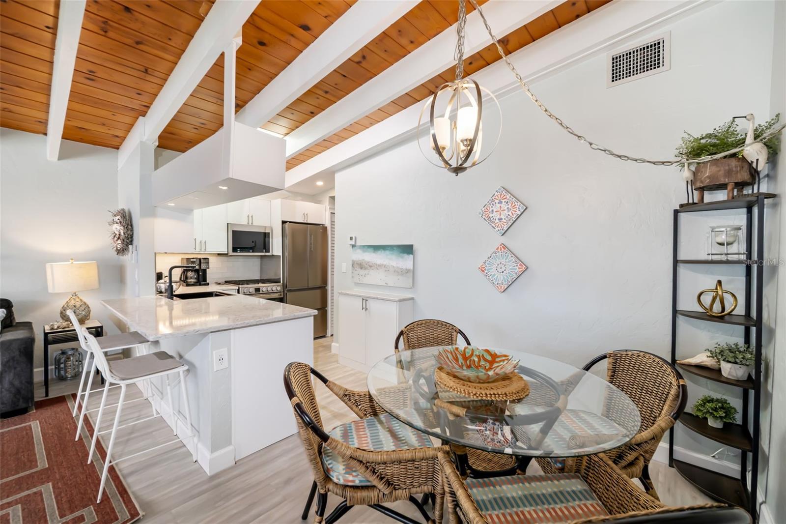 Image 28 of 54 For 6334 Midnight Pass Road 41