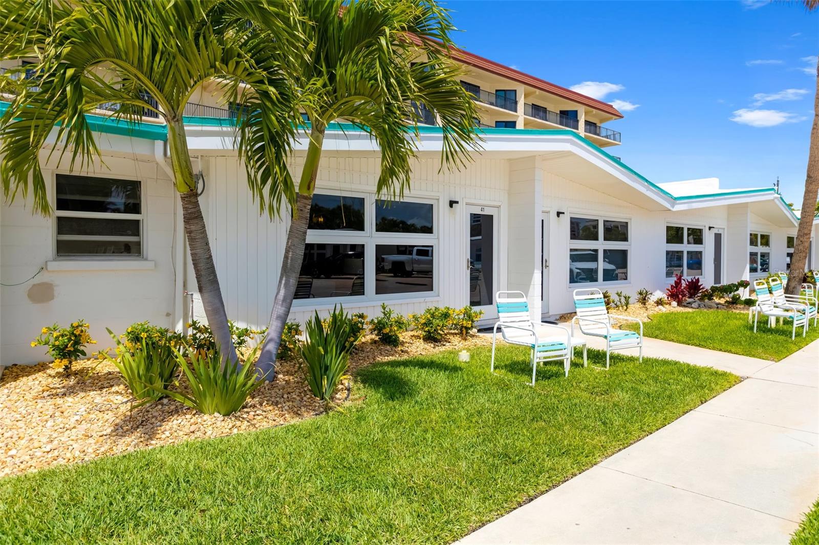 Image 3 of 54 For 6334 Midnight Pass Road 41