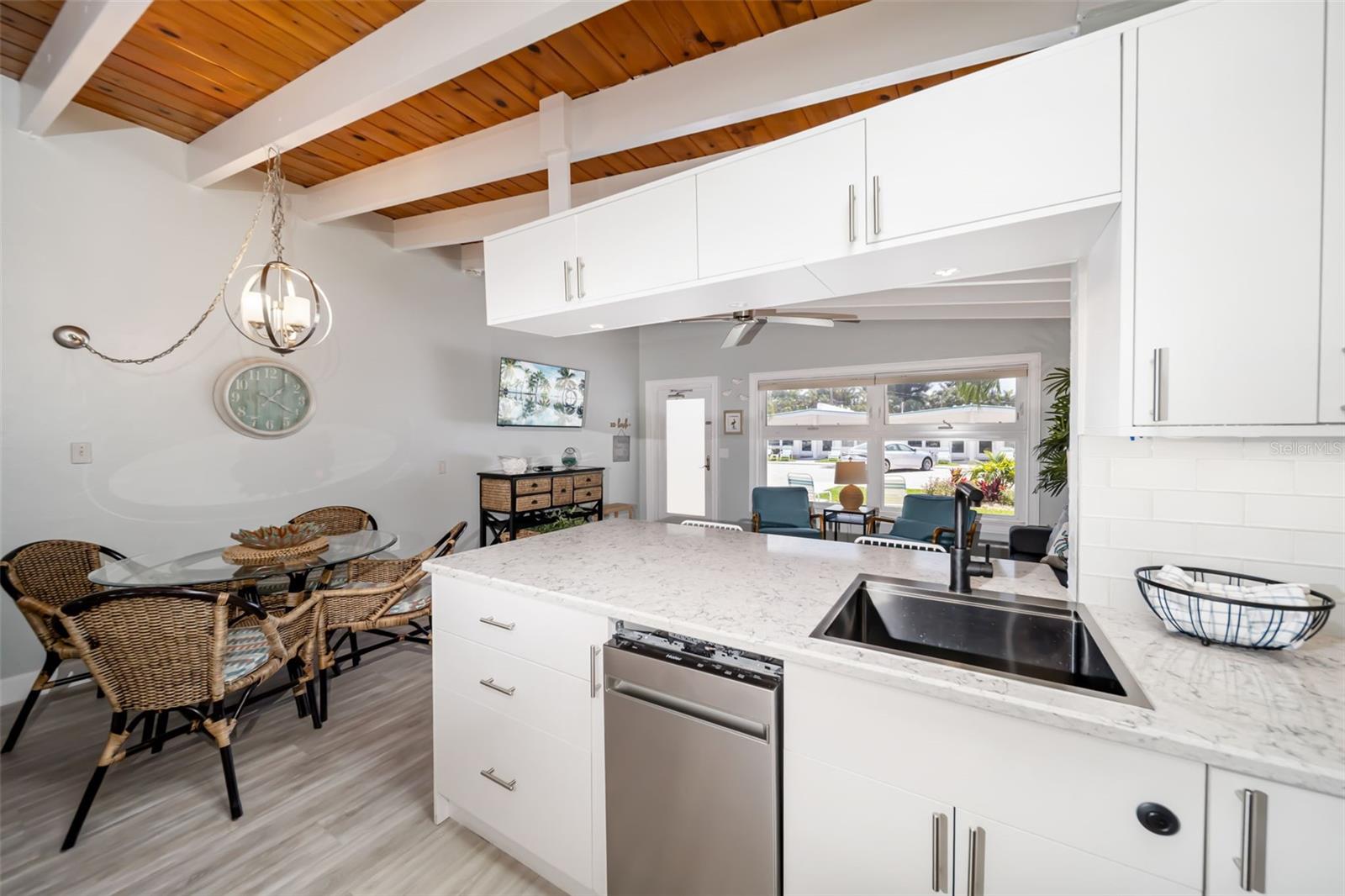 Image 30 of 54 For 6334 Midnight Pass Road 41