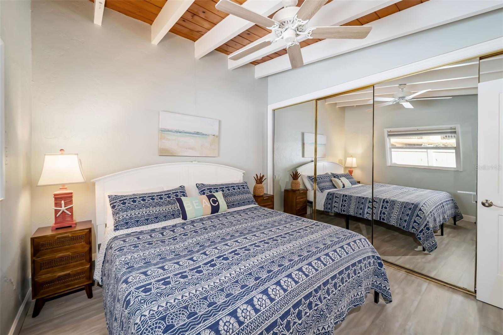 Image 36 of 54 For 6334 Midnight Pass Road 41