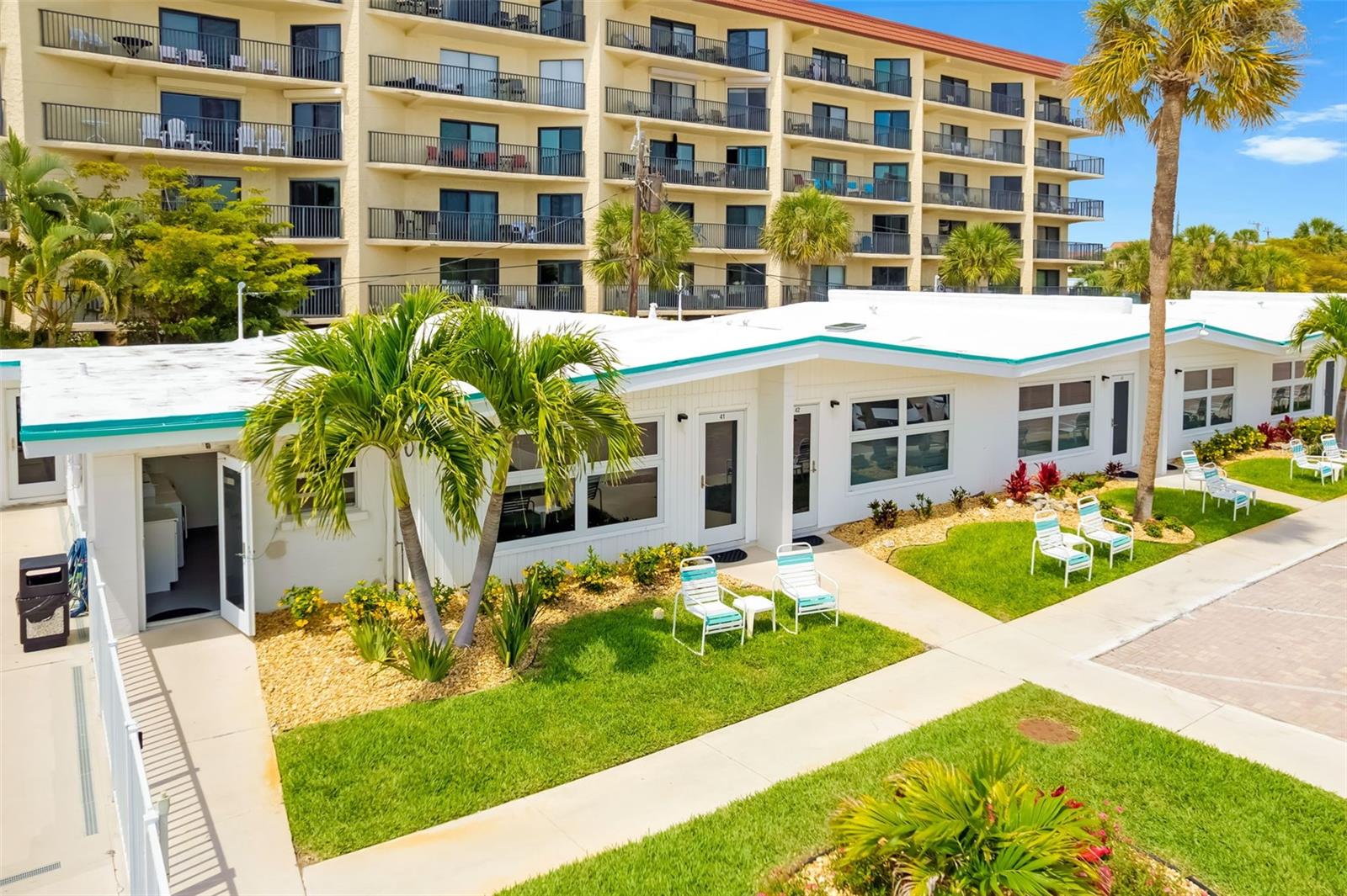 Image 4 of 54 For 6334 Midnight Pass Road 41