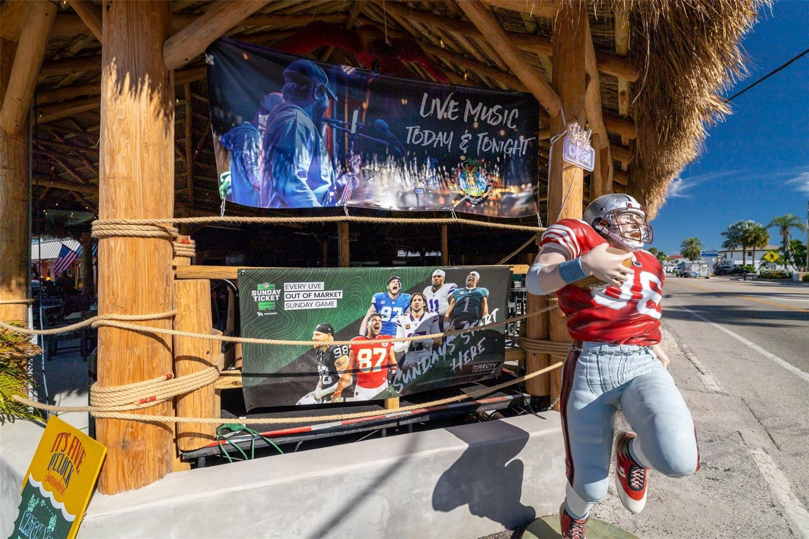 Image 43 of 54 For 6334 Midnight Pass Road 41