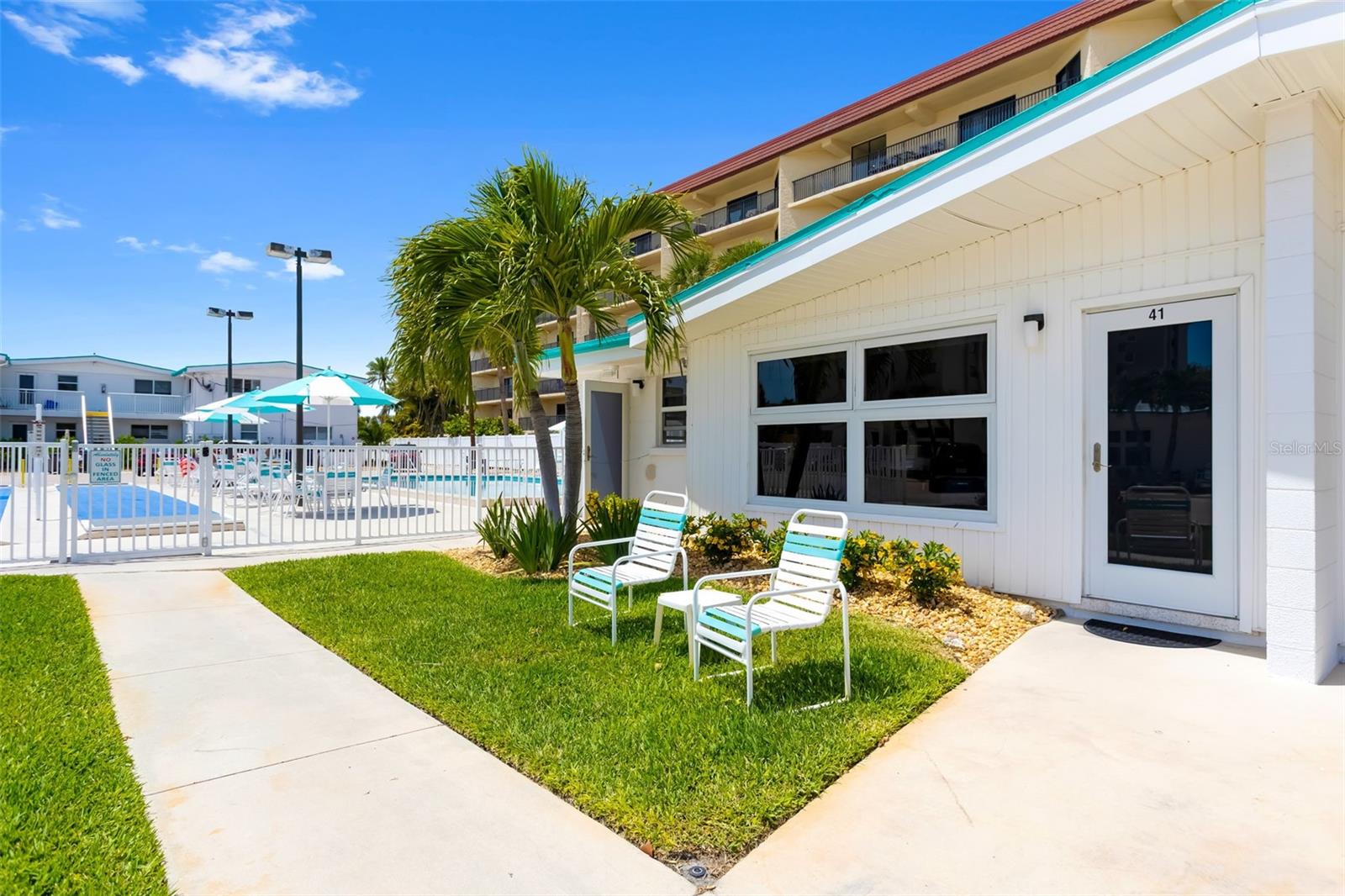 Image 6 of 54 For 6334 Midnight Pass Road 41