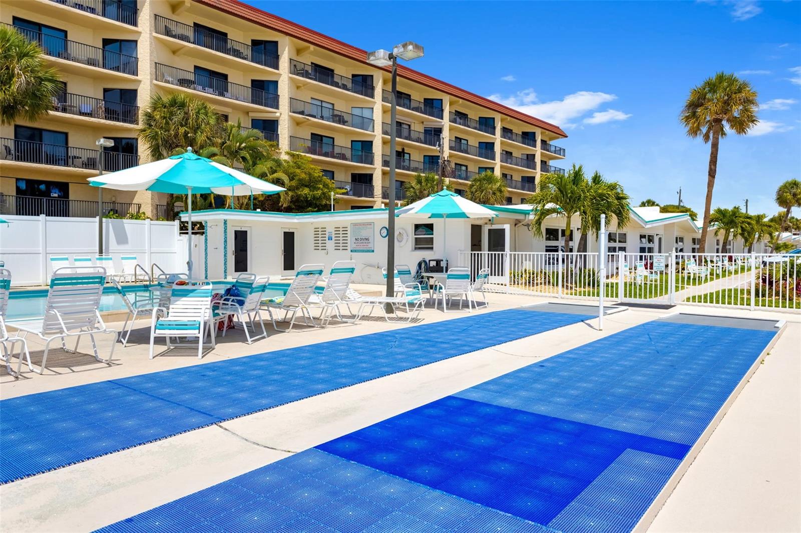 Image 9 of 54 For 6334 Midnight Pass Road 41