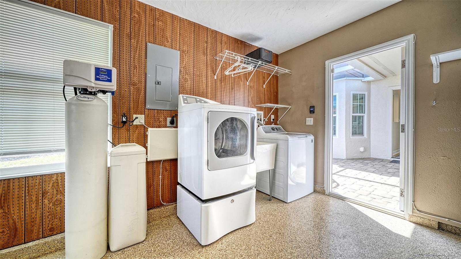 Image 40 of 84 For 7510 Preserves Court