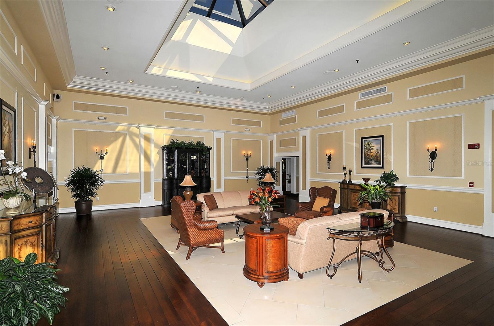 Image 54 of 84 For 7510 Preserves Court