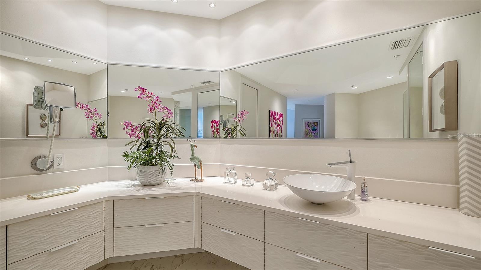 Image 23 of 75 For 415 L Ambiance Drive A301