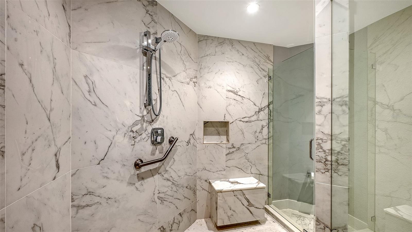 Image 24 of 75 For 415 L Ambiance Drive A301