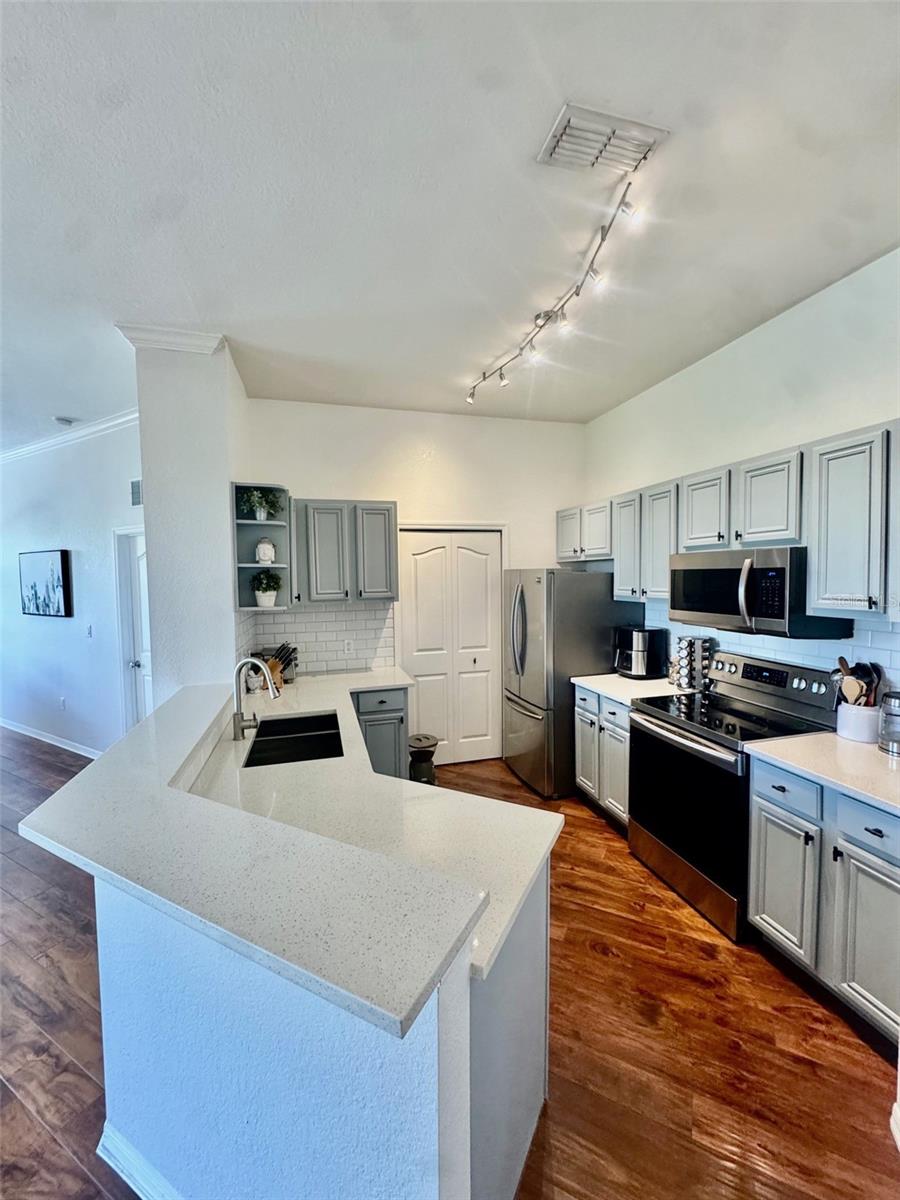 Image 4 of 32 For 8319 38th Street Circle E 305