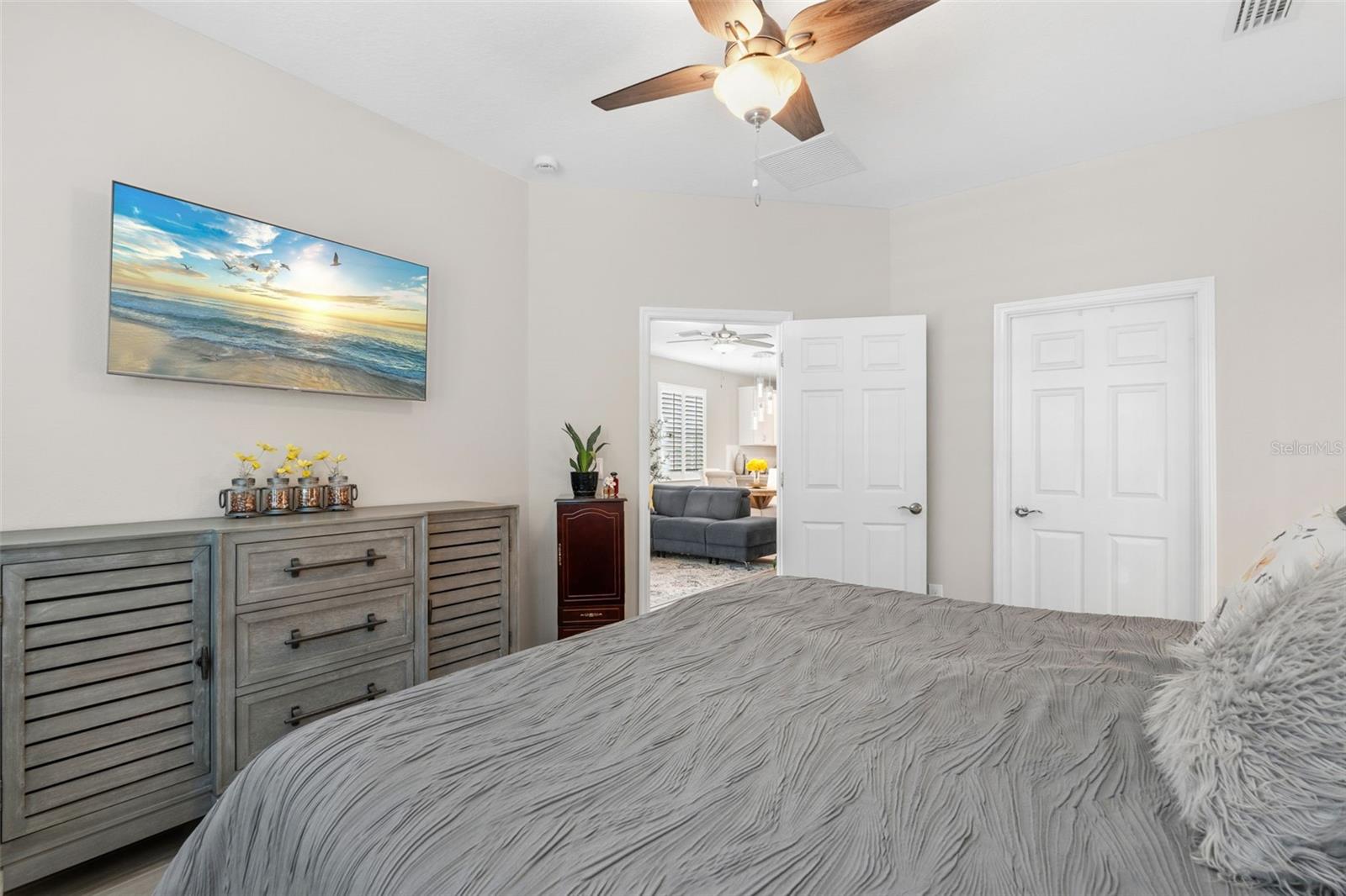 Image 26 of 49 For 6017 Amberly Drive