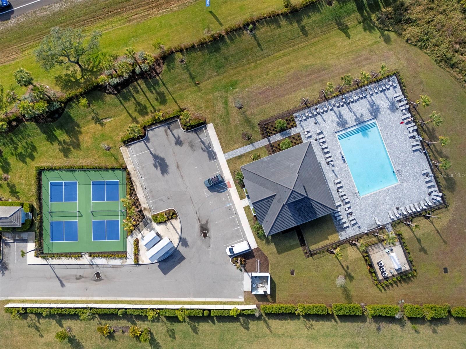 Image 26 of 30 For 1889 Saddlewood Cir