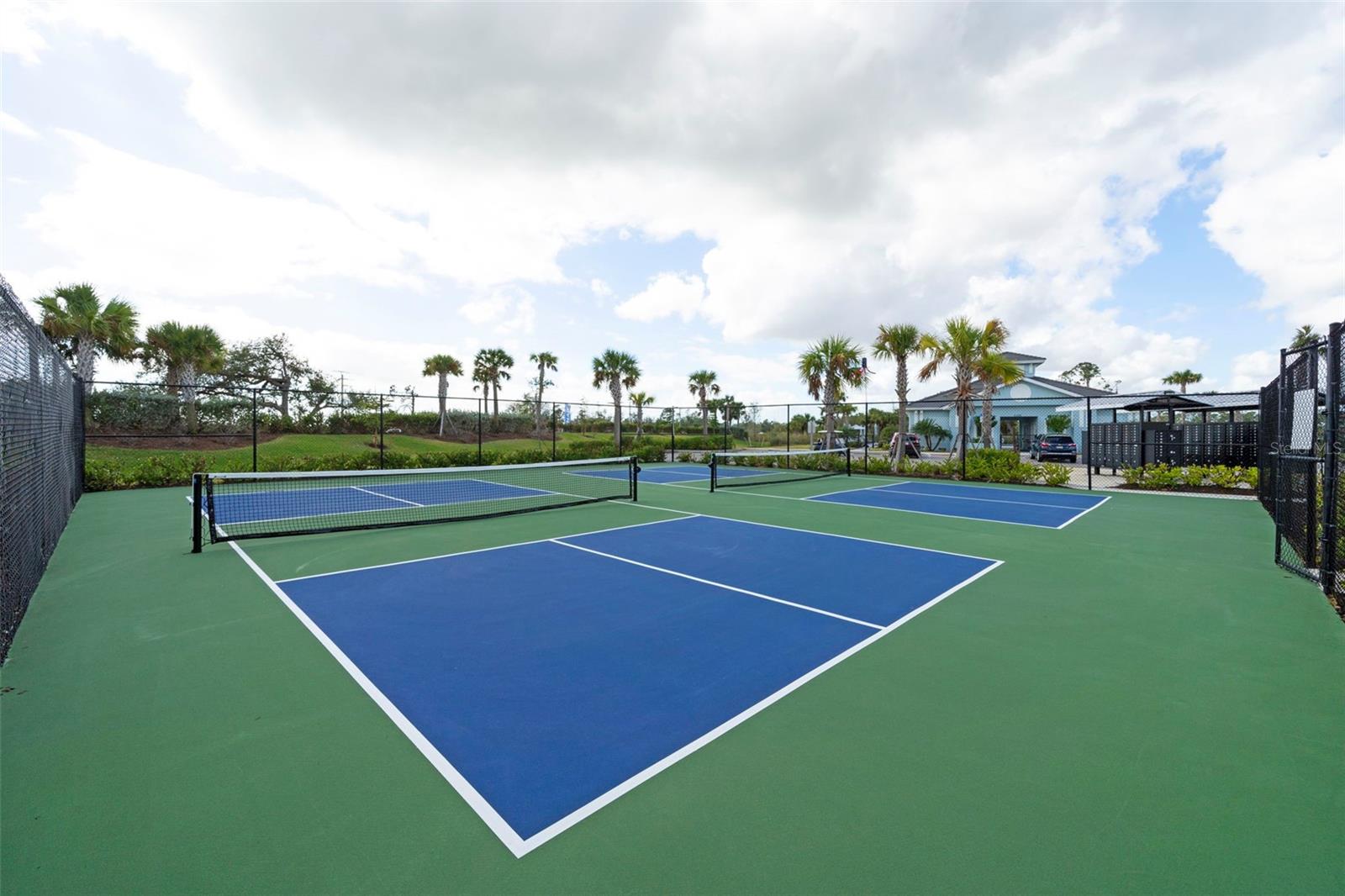 Image 27 of 30 For 1889 Saddlewood Cir