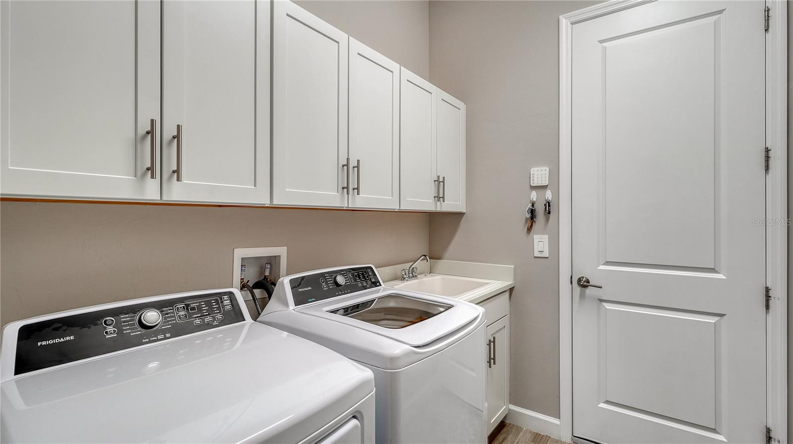 Image 28 of 62 For 4810 Sparkling Sea Lane