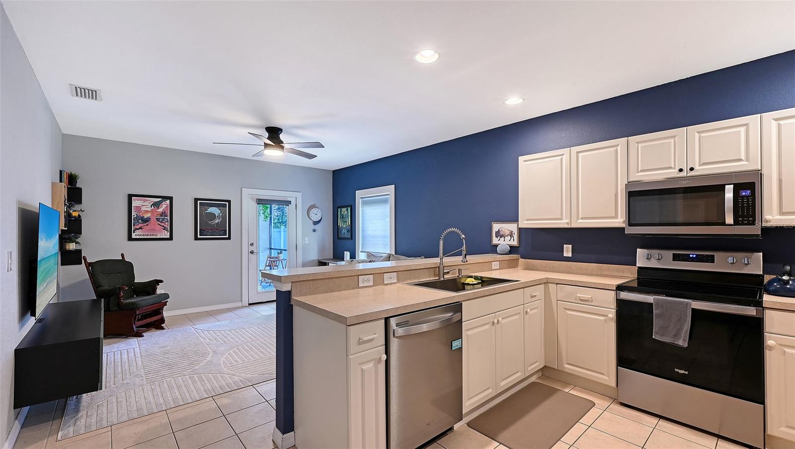 Image 11 of 43 For 2306 29th Avenue E