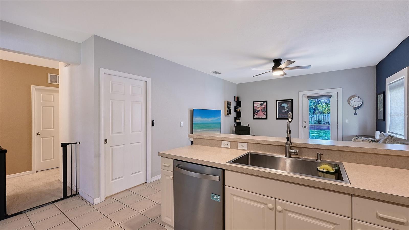 Image 18 of 43 For 2306 29th Avenue E