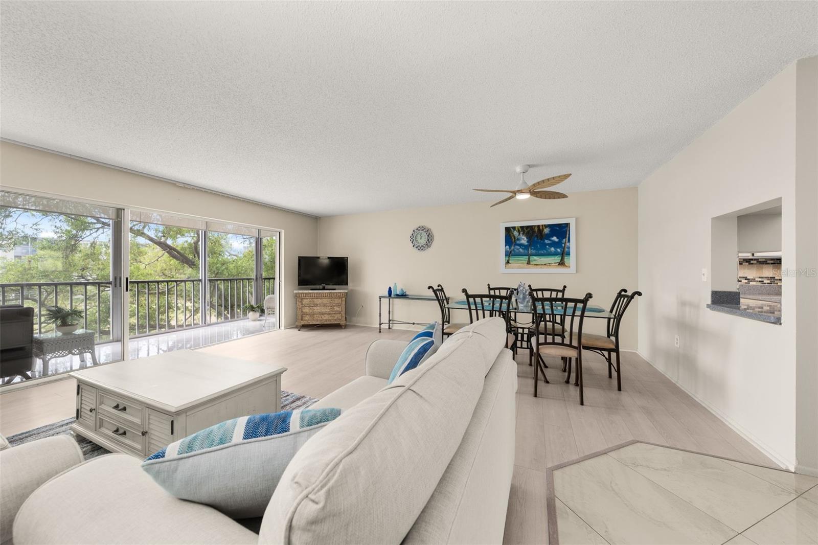 Image 3 of 60 For 3620 Ironwood Circle 406o