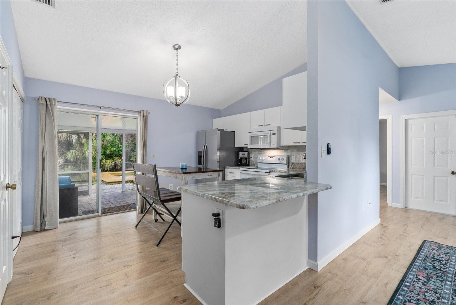 Listing photo id 8 for 2896 Coldwater Lane