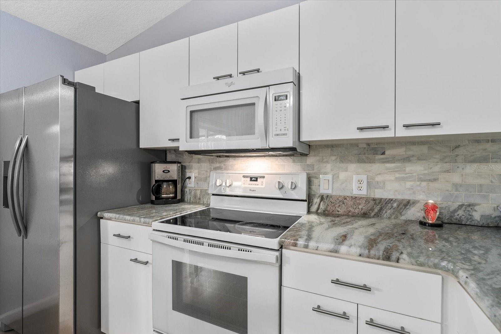 Listing photo id 12 for 2896 Coldwater Lane