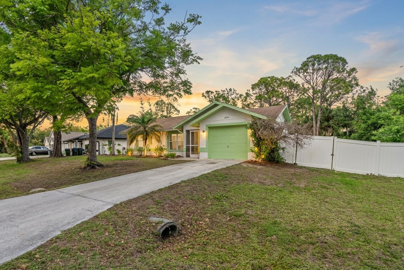 Listing photo id 0 for 2896 Coldwater Lane