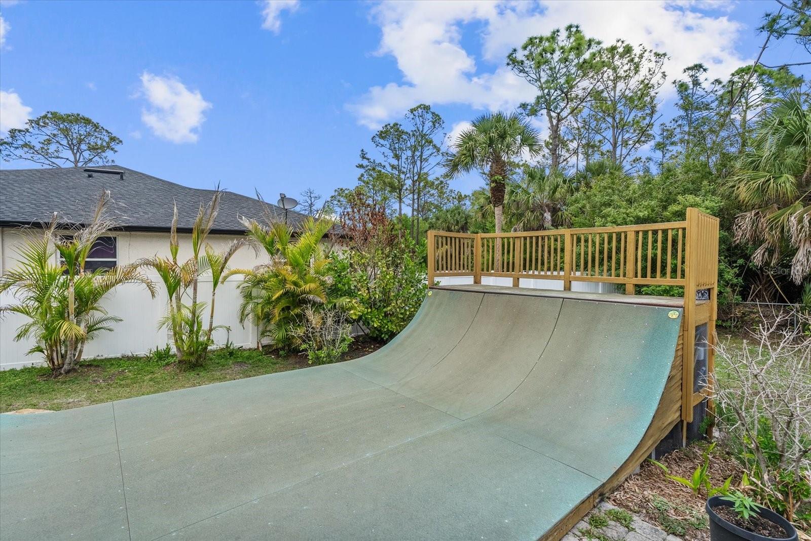 Listing photo id 22 for 2896 Coldwater Lane