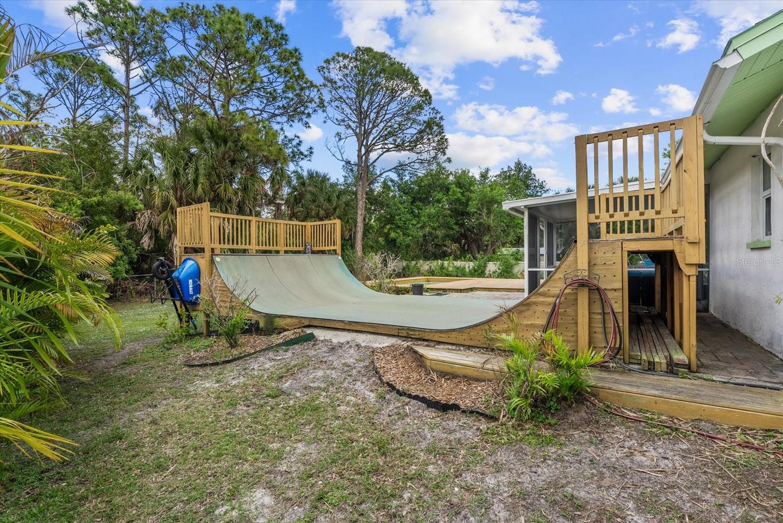 Listing photo id 24 for 2896 Coldwater Lane