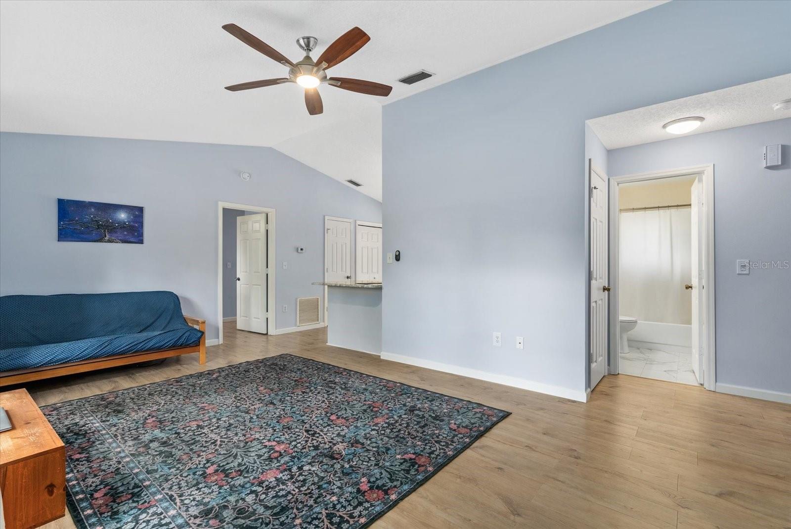 Listing photo id 3 for 2896 Coldwater Lane