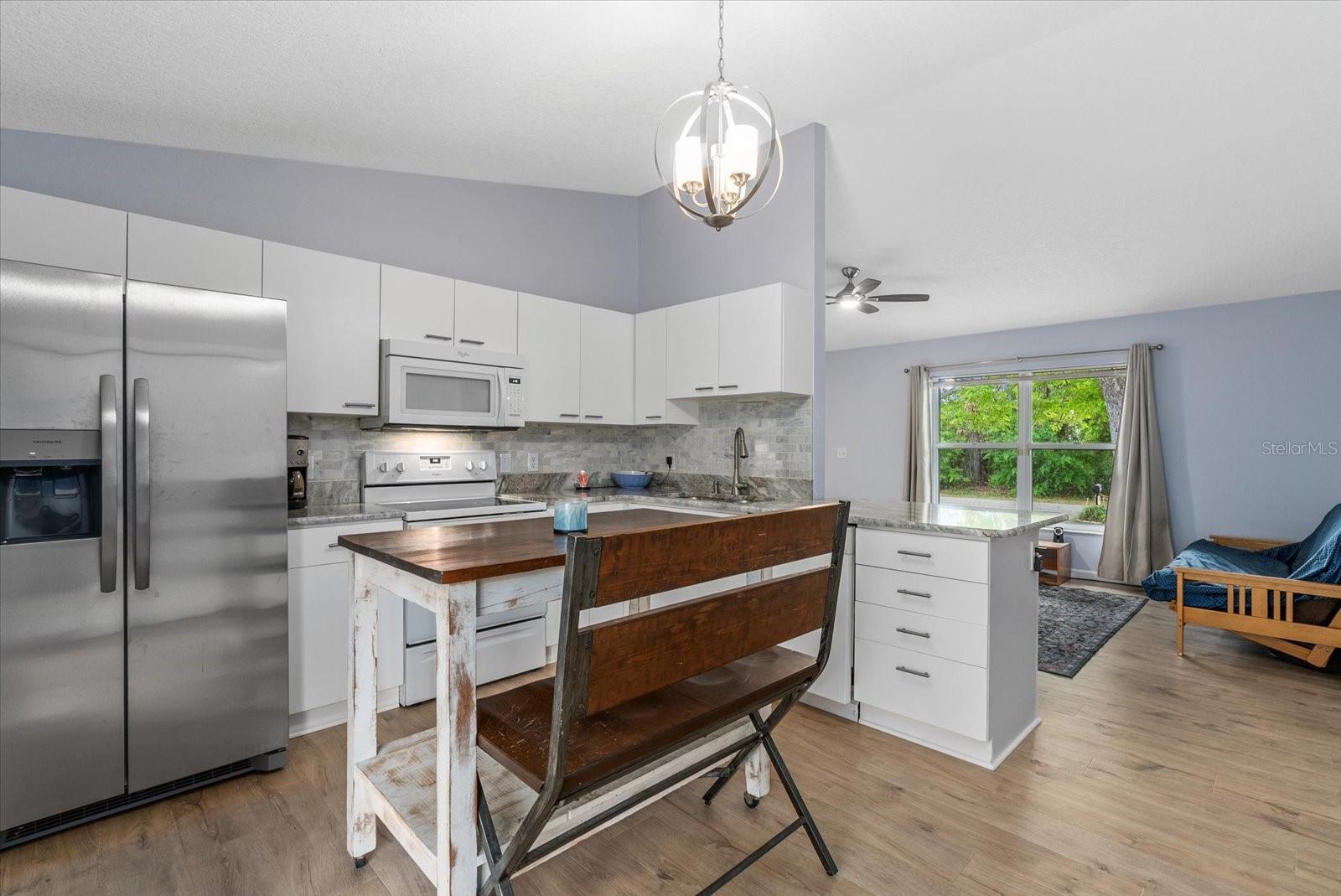 Listing photo id 6 for 2896 Coldwater Lane