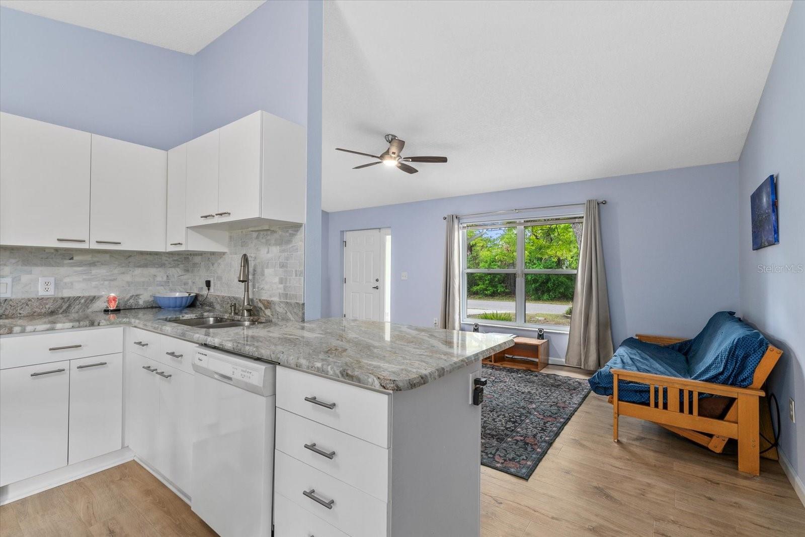 Listing photo id 7 for 2896 Coldwater Lane