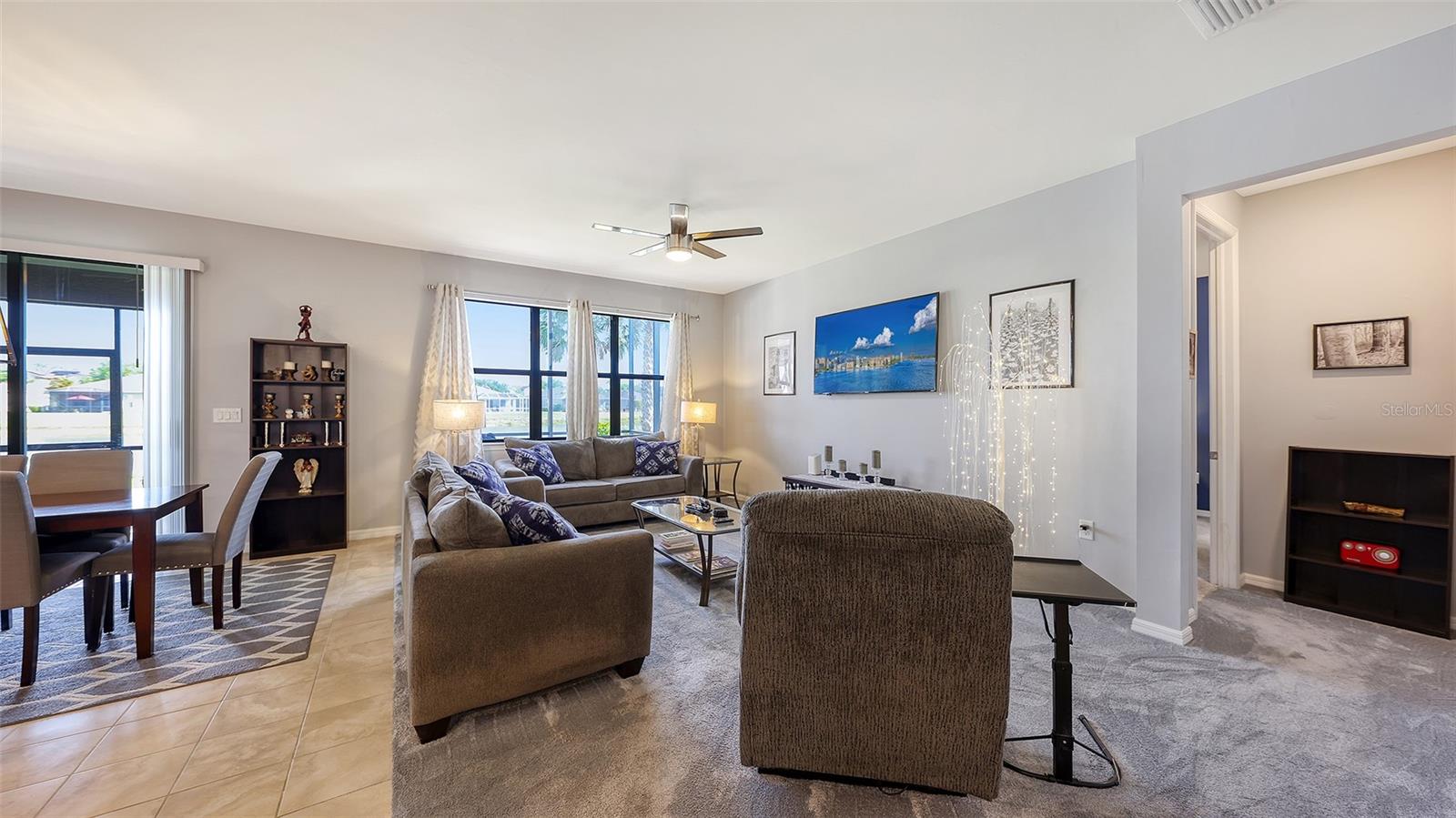 Listing photo id 8 for 2446 Carnation Court