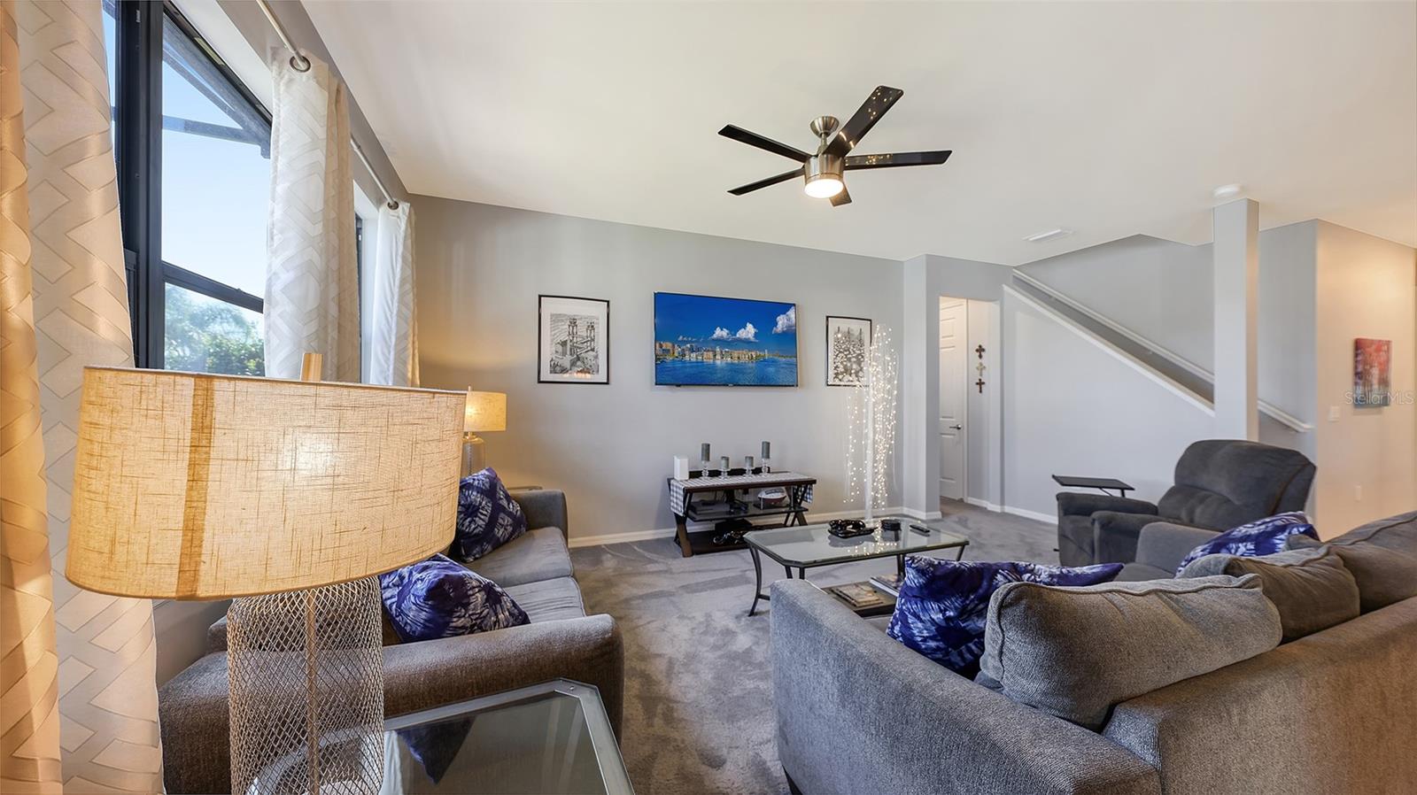 Listing photo id 9 for 2446 Carnation Court