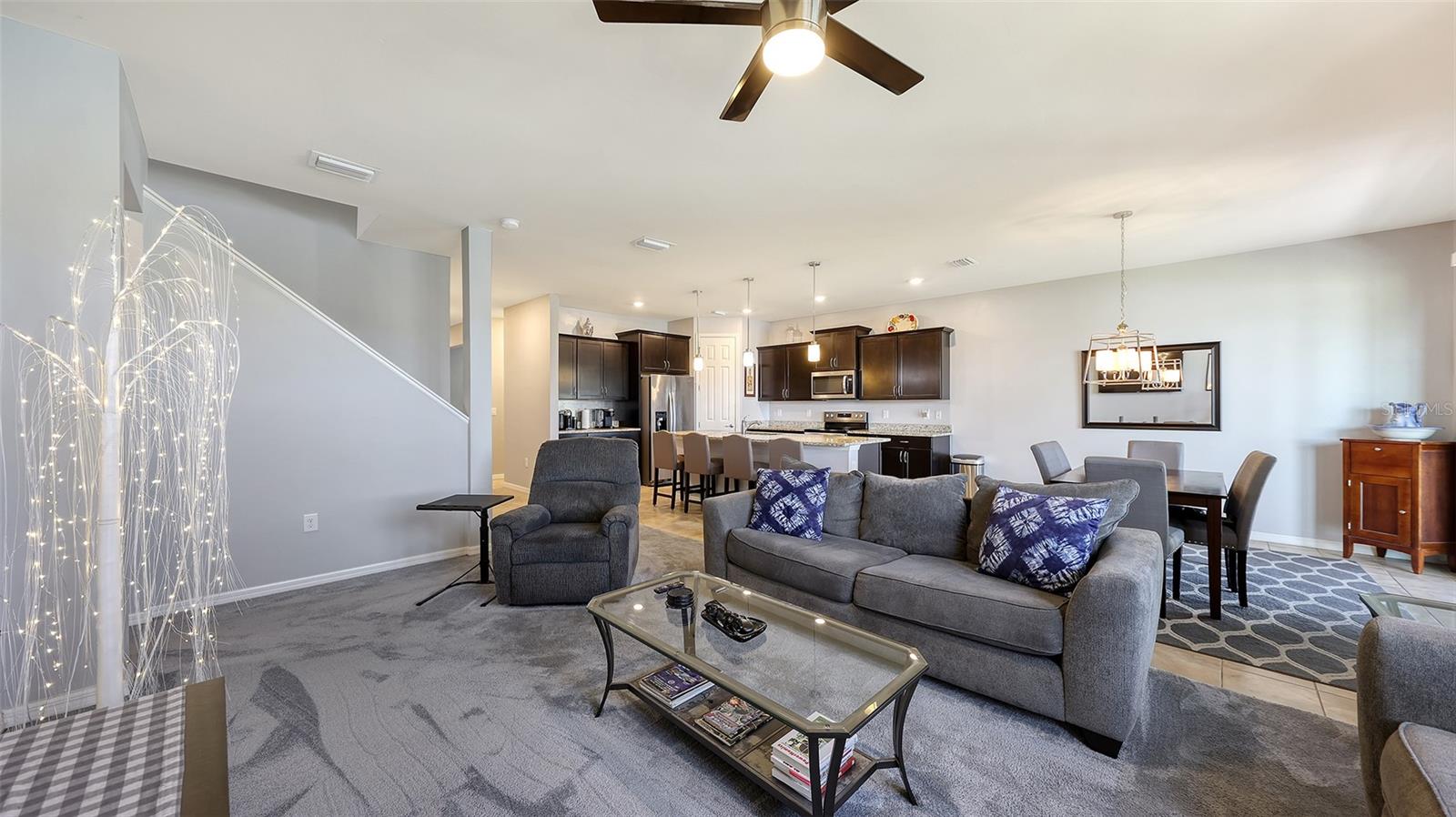 Listing photo id 11 for 2446 Carnation Court