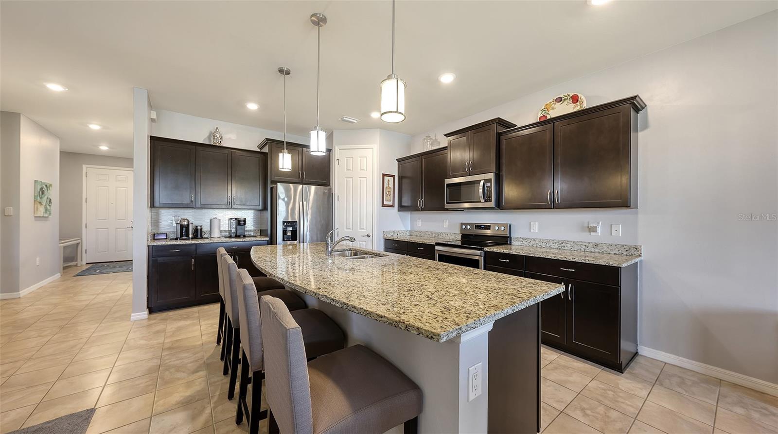 Listing photo id 13 for 2446 Carnation Court