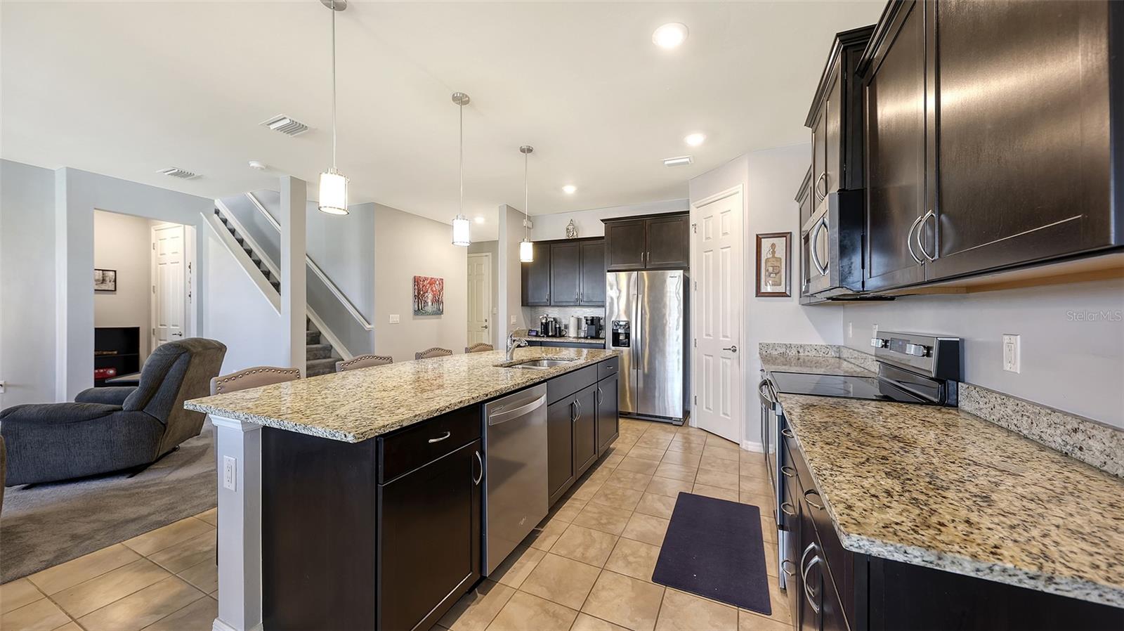 Listing photo id 14 for 2446 Carnation Court