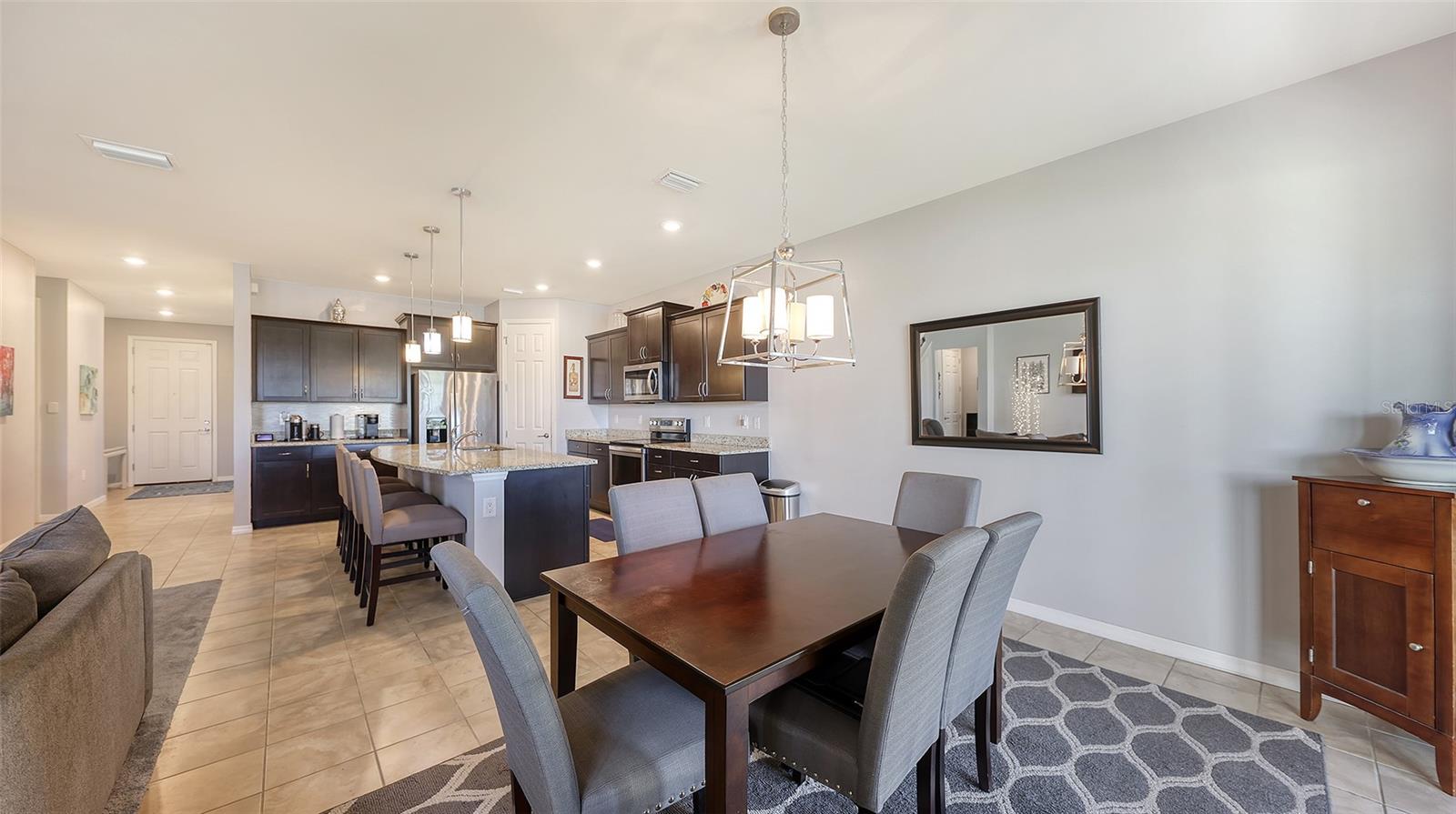 Listing photo id 17 for 2446 Carnation Court