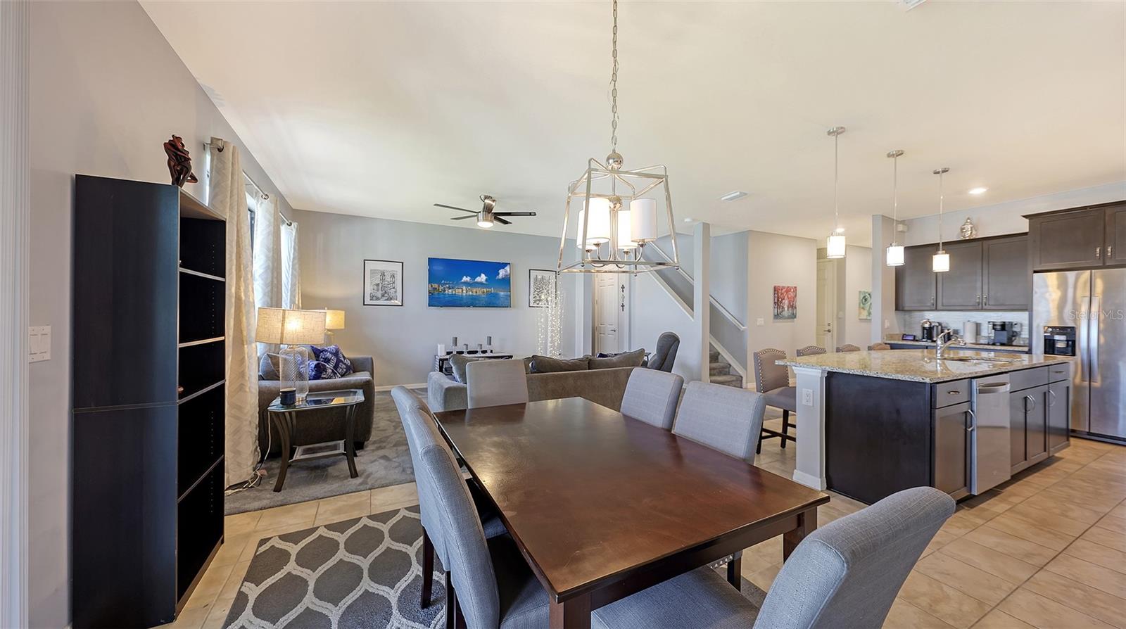 Listing photo id 19 for 2446 Carnation Court