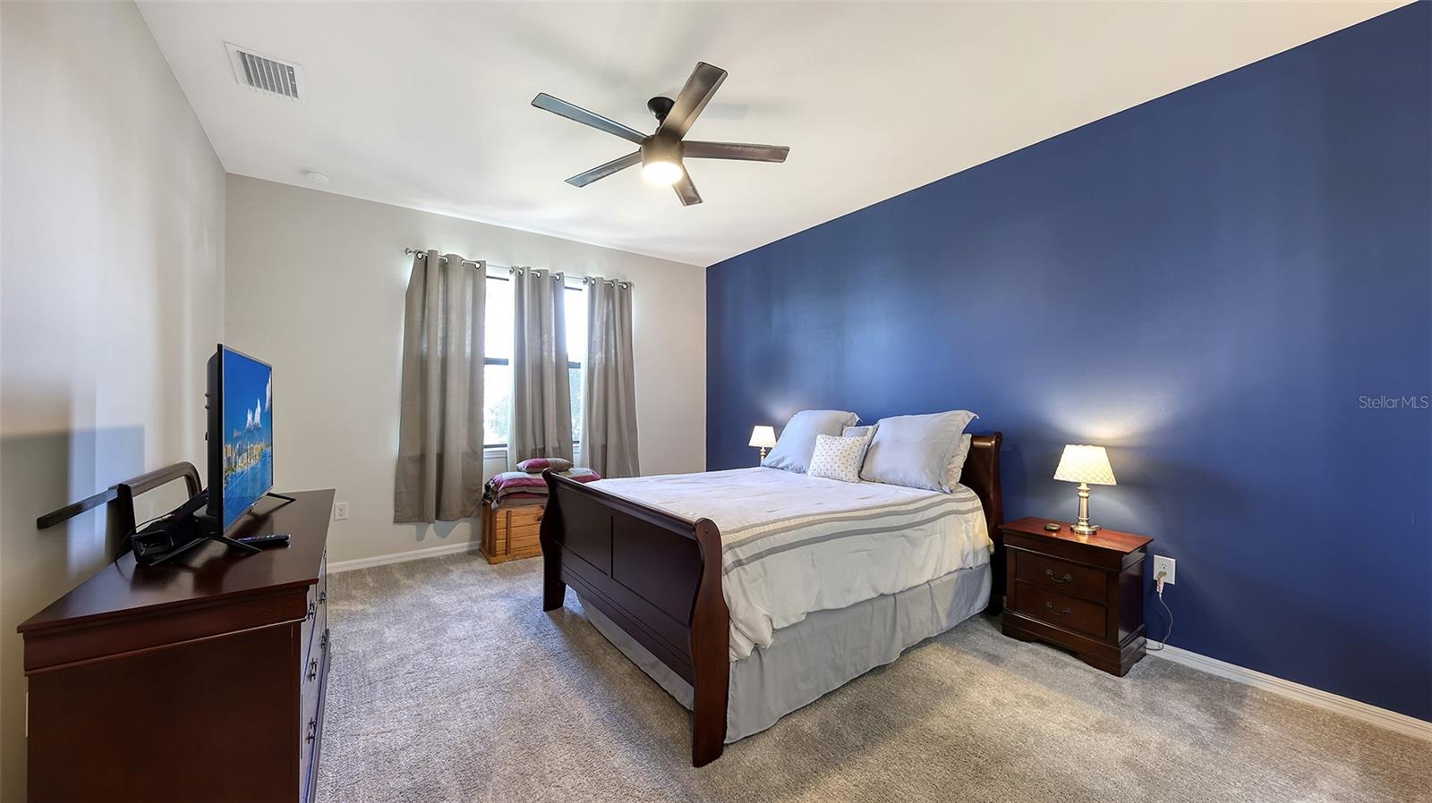 Listing photo id 21 for 2446 Carnation Court