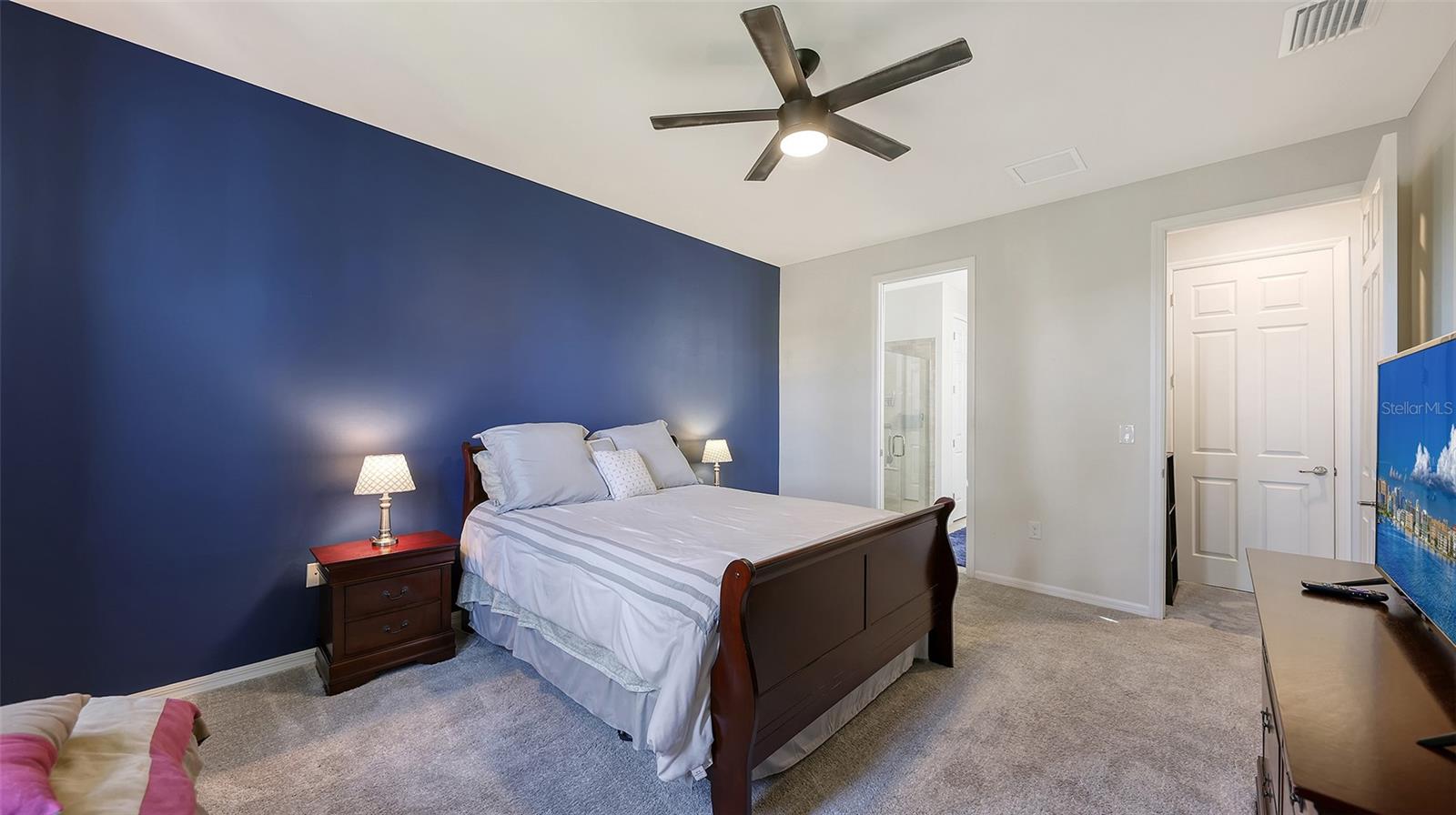 Listing photo id 22 for 2446 Carnation Court