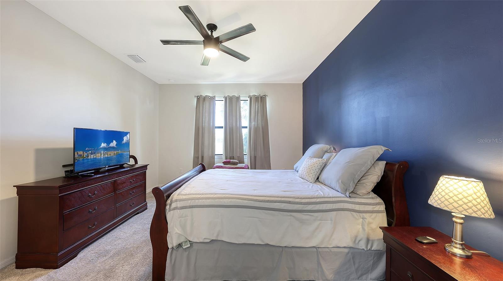 Listing photo id 23 for 2446 Carnation Court