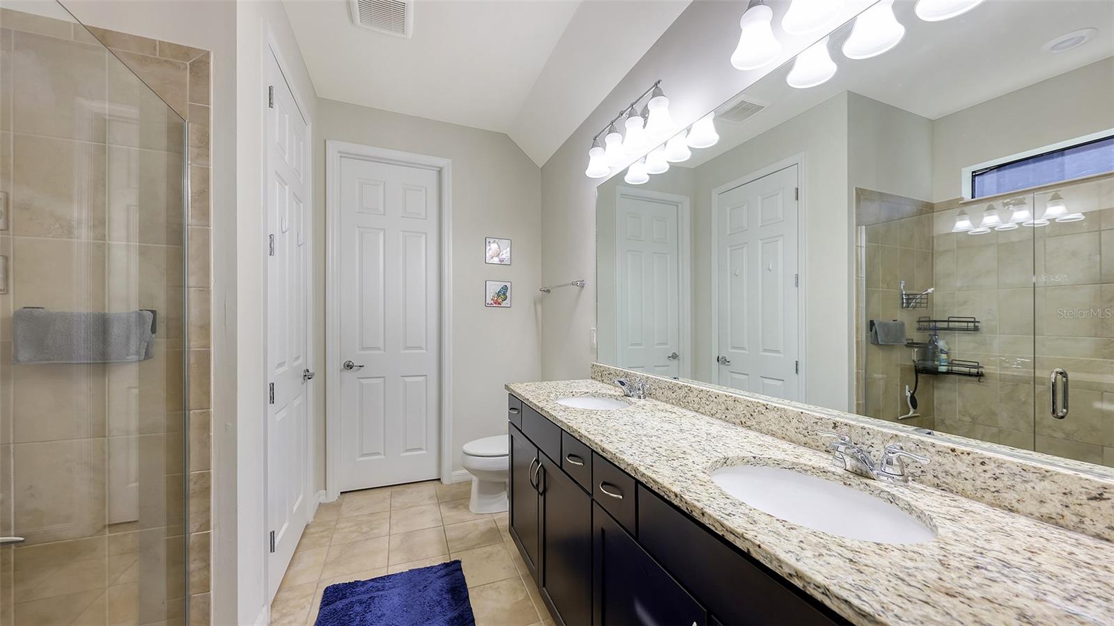 Listing photo id 26 for 2446 Carnation Court