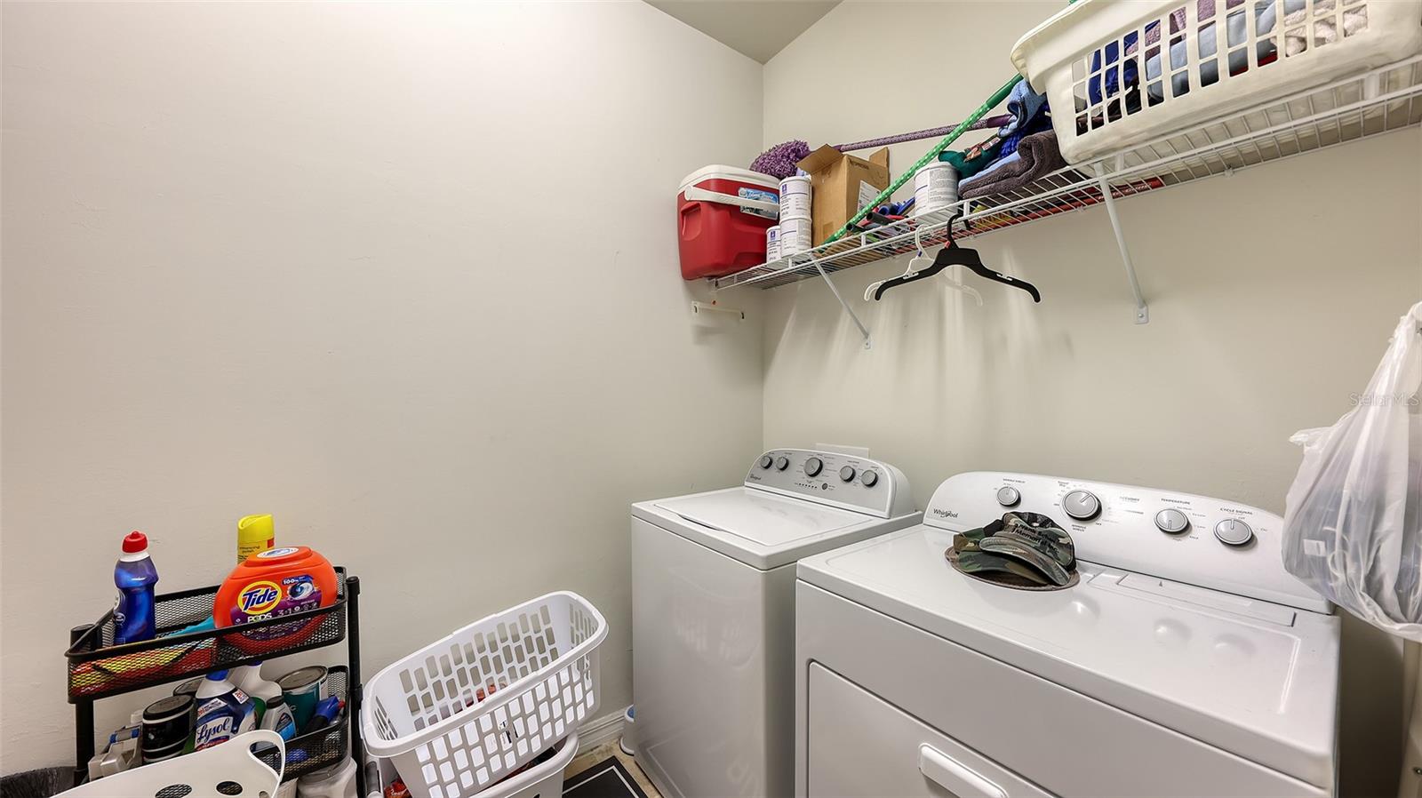 Listing photo id 28 for 2446 Carnation Court