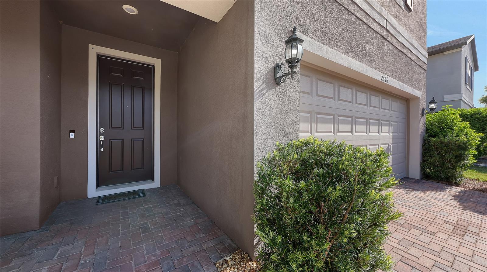 Listing photo id 2 for 2446 Carnation Court