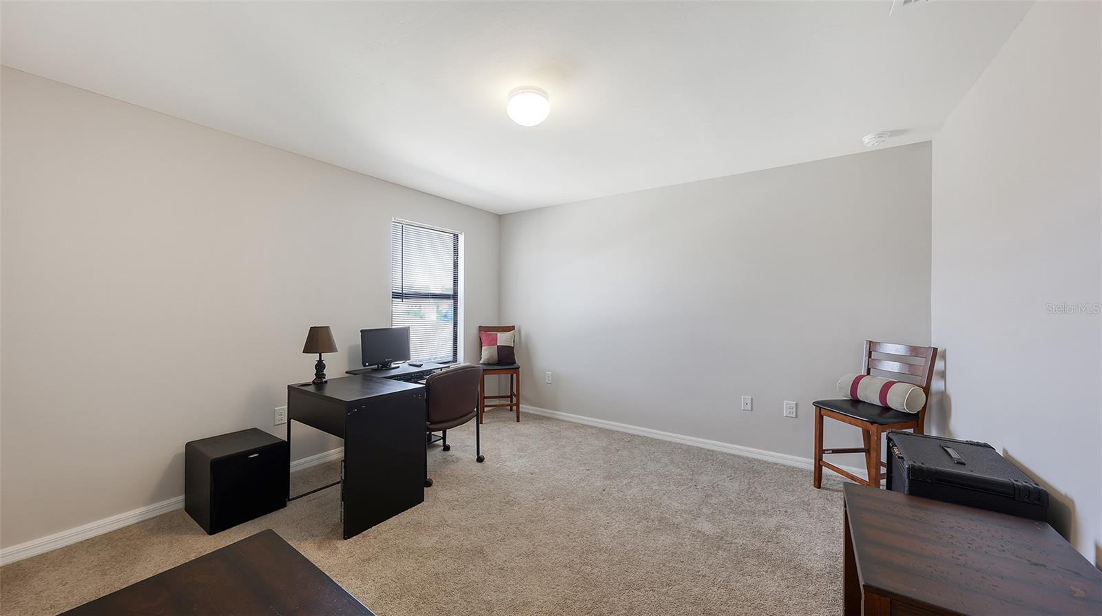 Listing photo id 41 for 2446 Carnation Court