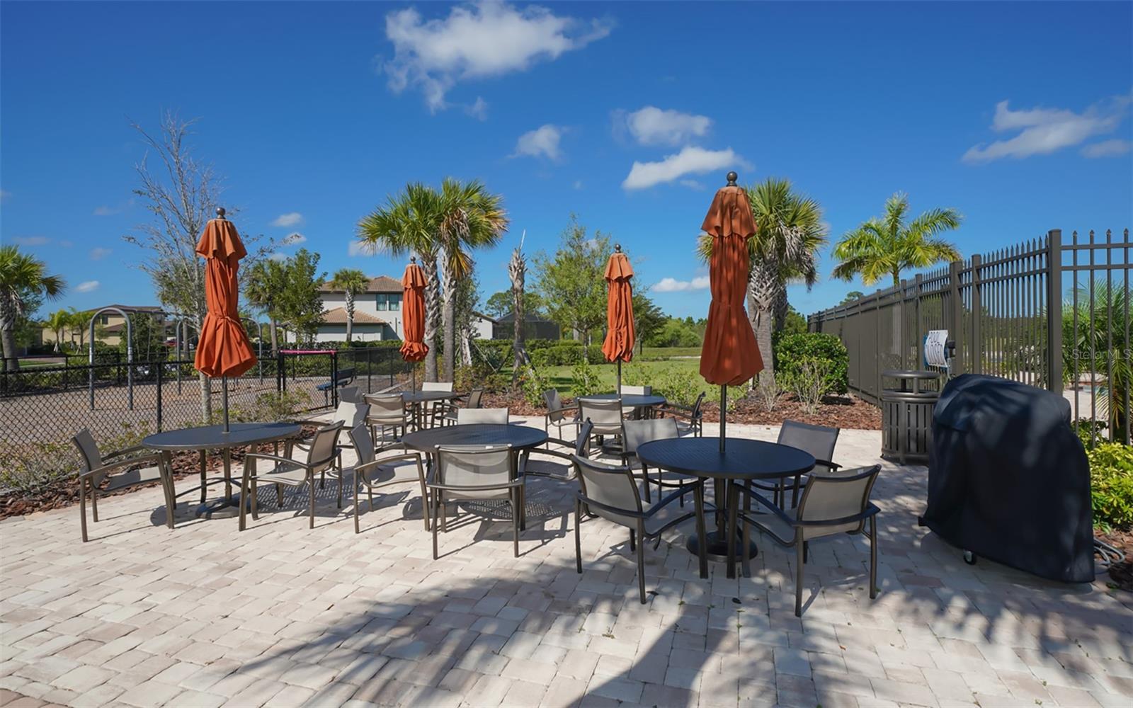 Listing photo id 55 for 2446 Carnation Court