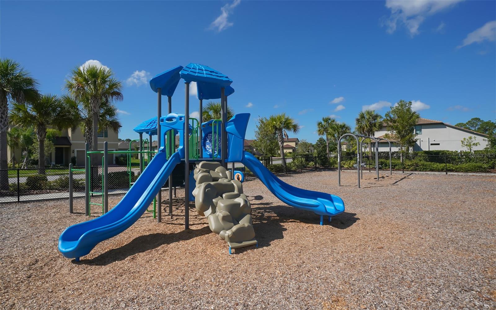 Listing photo id 56 for 2446 Carnation Court