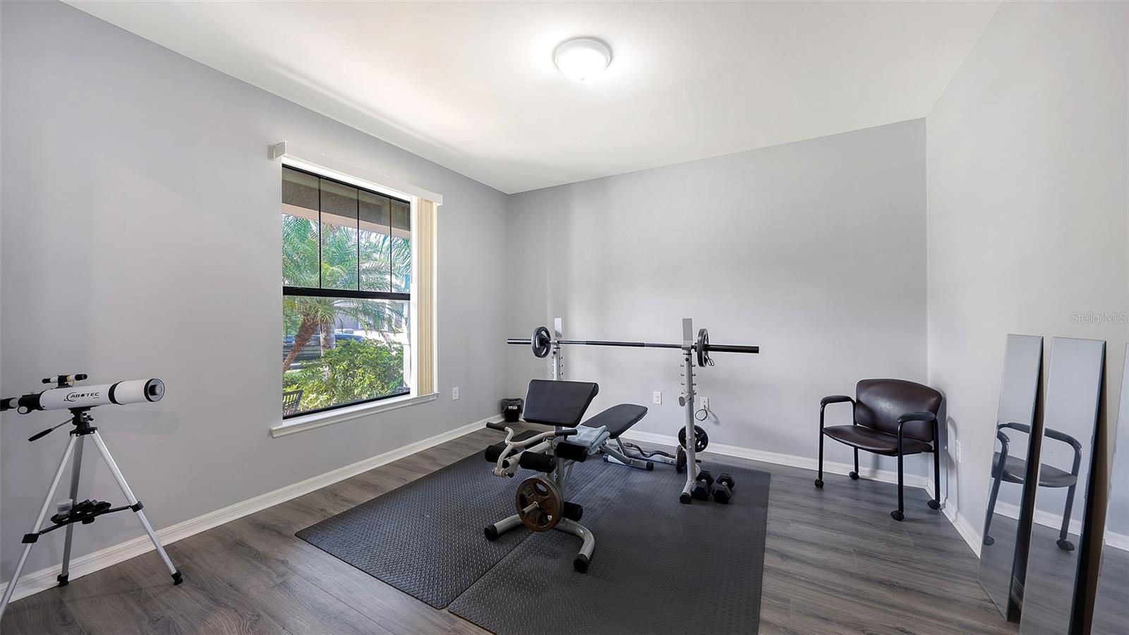 Listing photo id 5 for 2446 Carnation Court