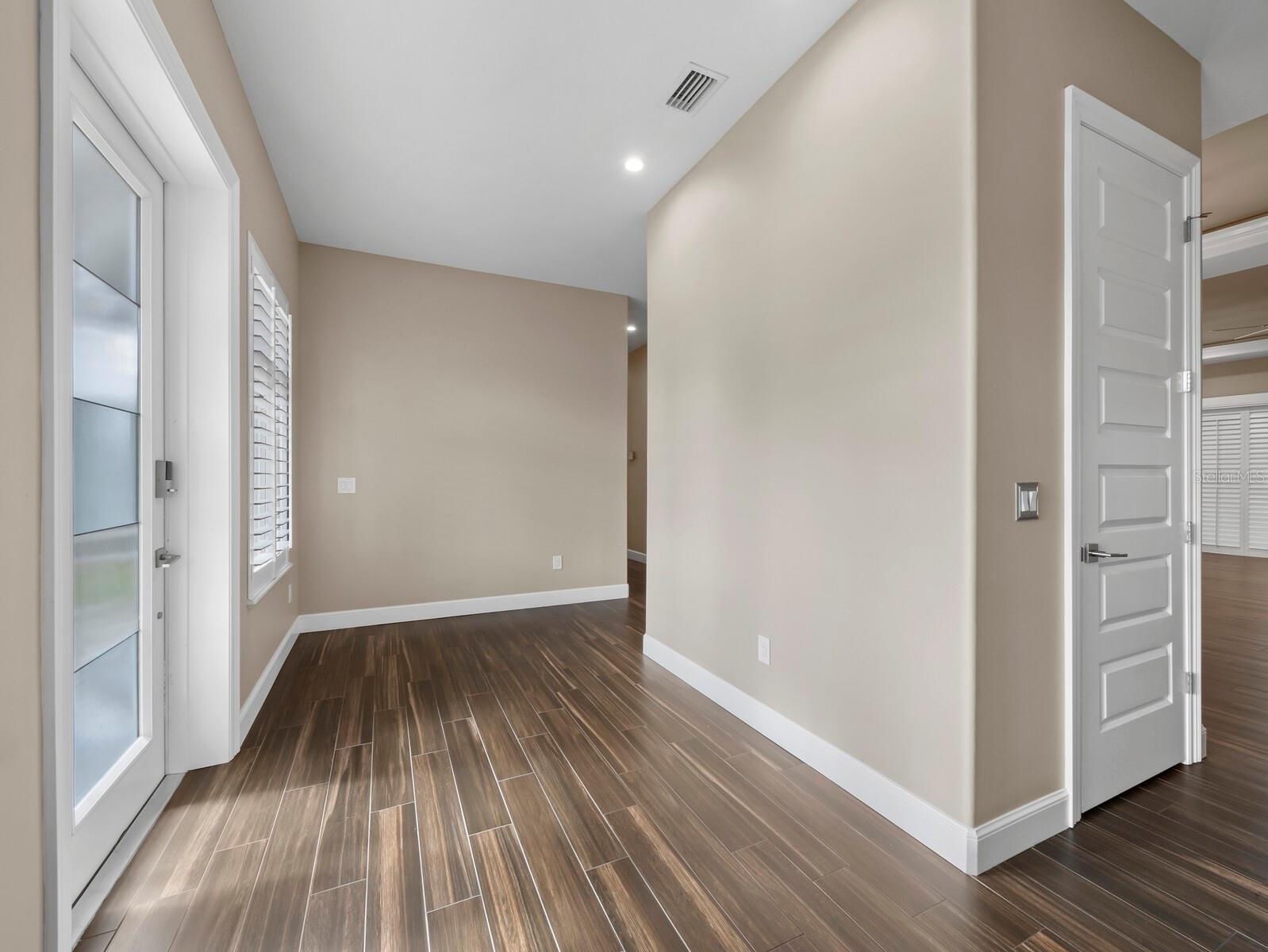 Image 12 of 67 For 5618 Britannia Drive