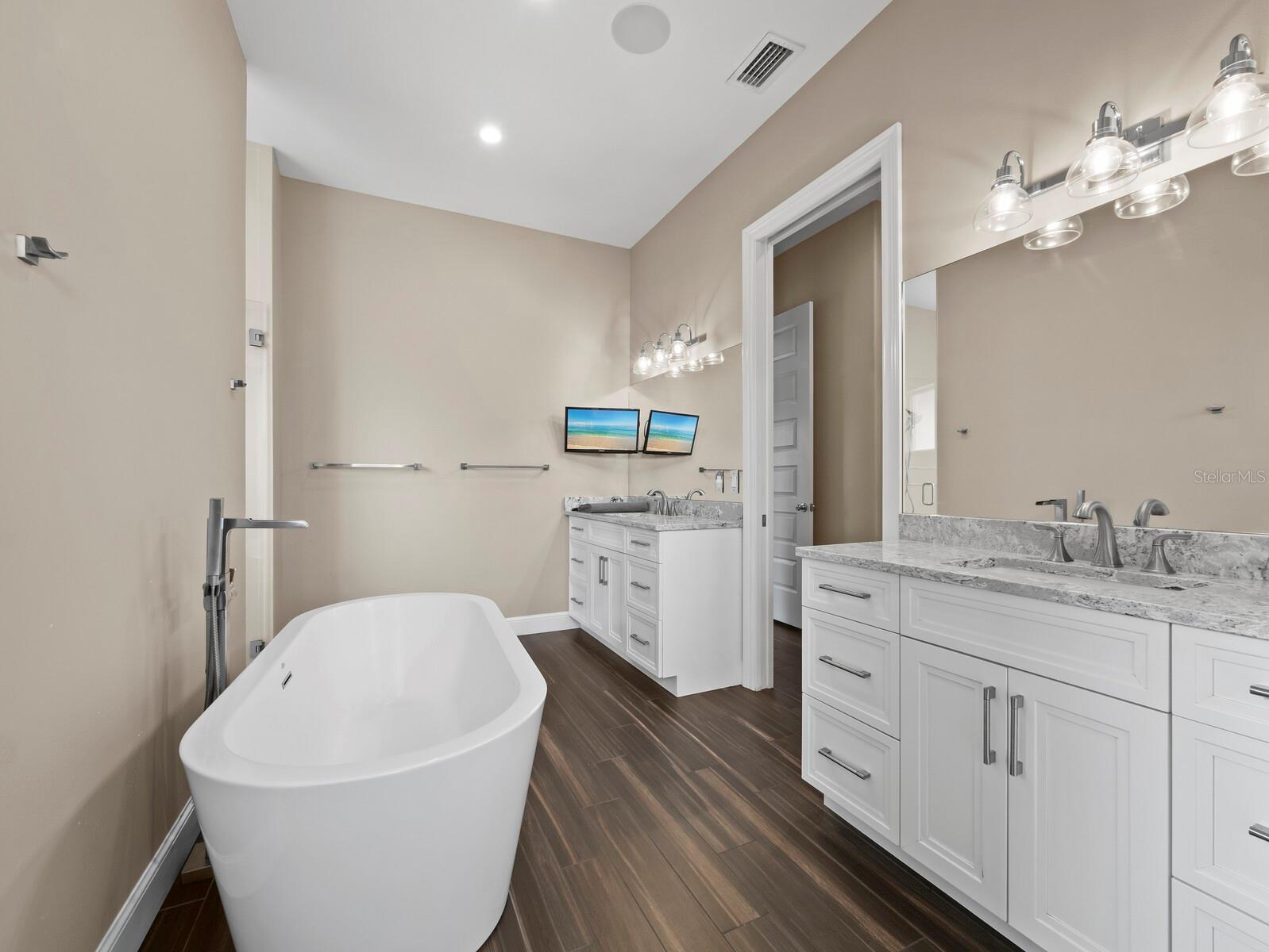 Image 28 of 67 For 5618 Britannia Drive