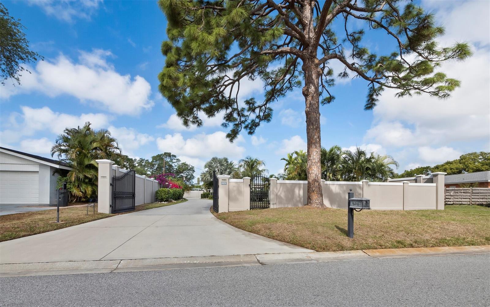 Image 4 of 67 For 5618 Britannia Drive